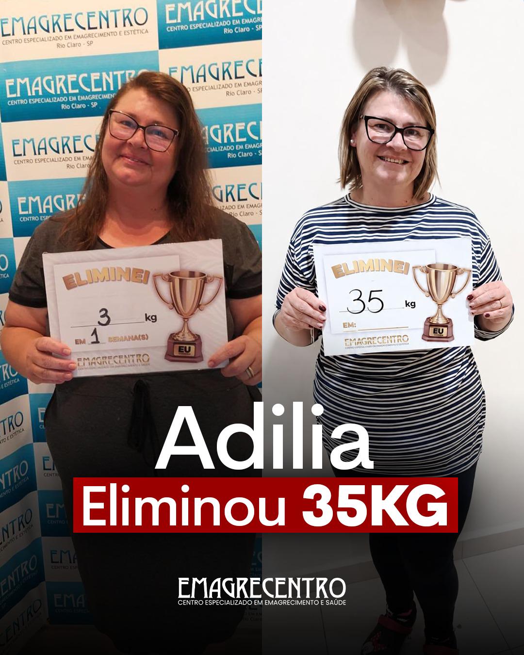 Adilia segurando plaquinha de resultado: eliminou 35 kg na Emagrecentro Piracicaba